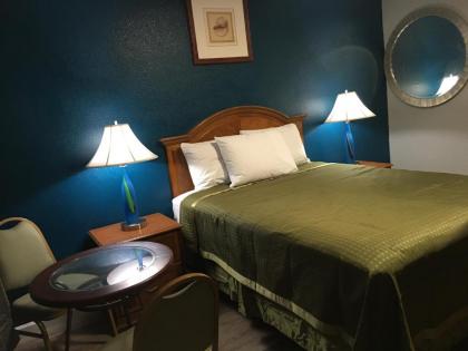 Aristocrat Motel - image 8