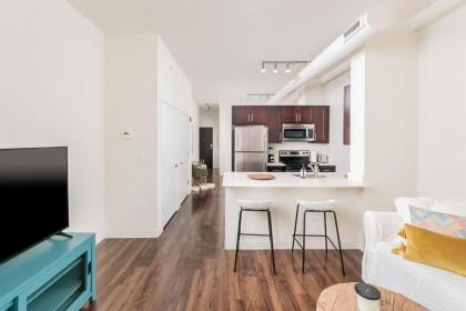 1BR Luxury Studio Historic Building Parking Rooftop Deck & Gym - image 4