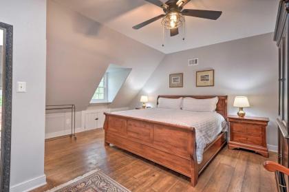The Shakespeare House with Updated Interior! - image 13