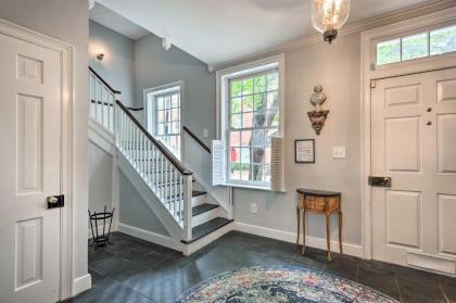 The Shakespeare House with Updated Interior! - image 4