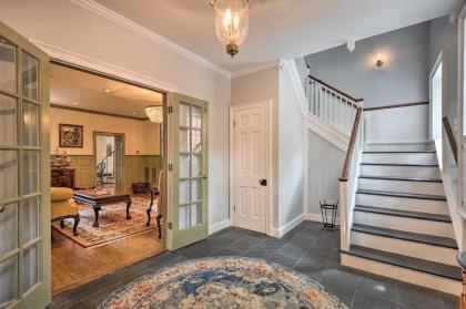 The Shakespeare House with Updated Interior! - image 5