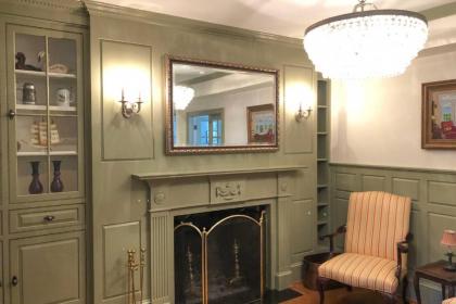The Shakespeare House with Updated Interior! - image 8
