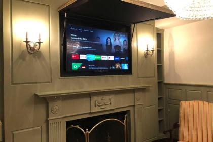The Shakespeare House with Updated Interior! - image 9