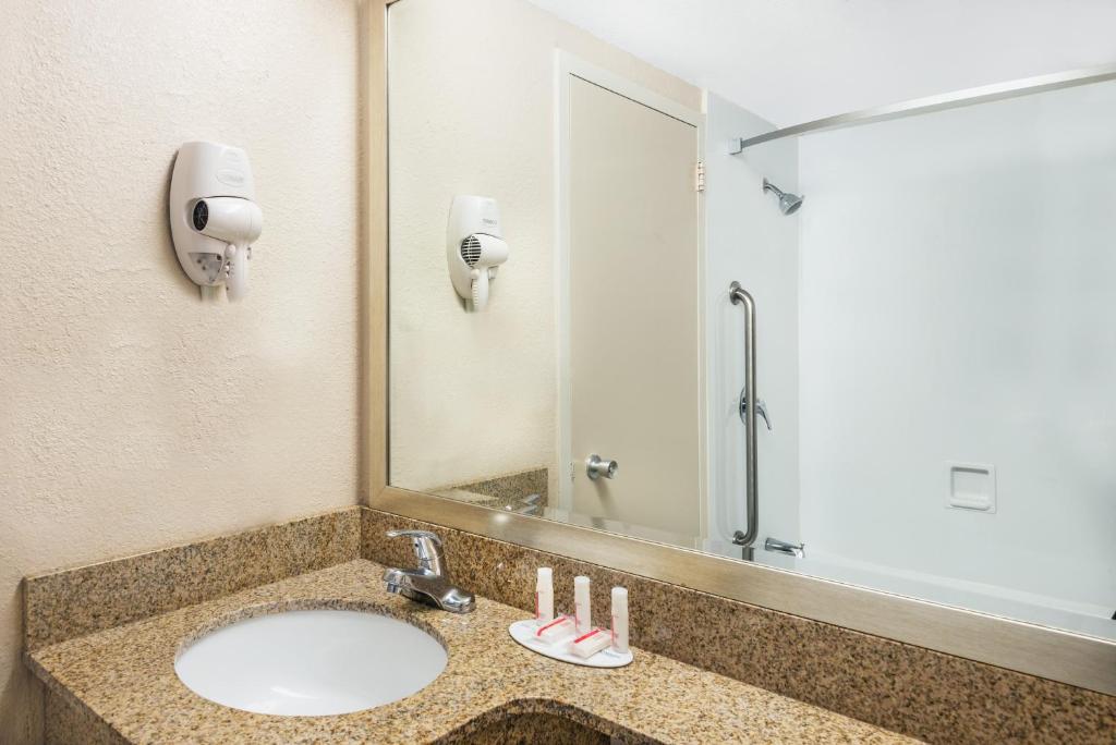 Howard Johnson by Wyndham Bangor - image 3