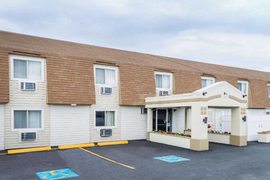 Super 8 by Wyndham Bangor - main image