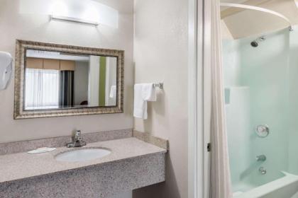 Super 8 by Wyndham Bangor - image 10