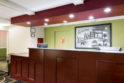 Super 8 by Wyndham Bangor - image 11