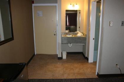 Bangor Inn & Suites - image 2
