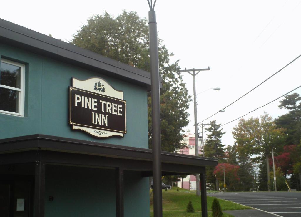 Pine Tree Inn - image 4