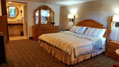 Stucco Lodge - image 11