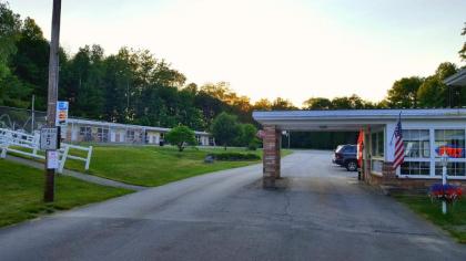 Stucco Lodge - image 8
