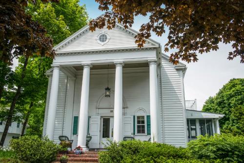 Anne's White Columns Inn - main image