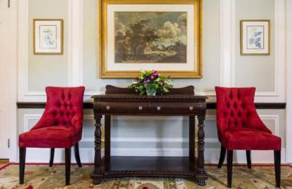Anne's White Columns Inn - image 3