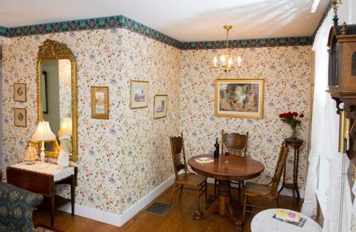 Anne's White Columns Inn - image 4