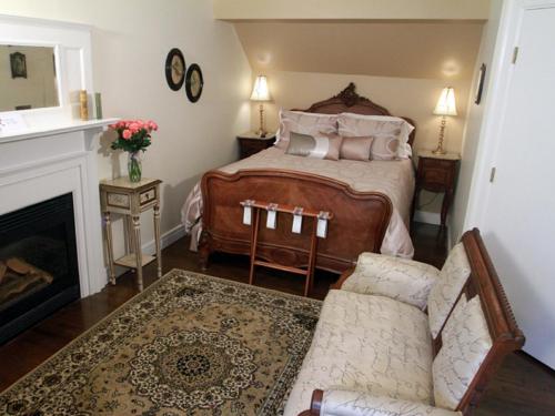 Ivy Manor Inn Village Center - image 2