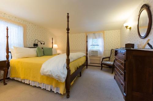The Elmhurst Inn - image 5