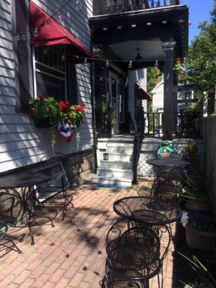Hearthside Inn - image 1