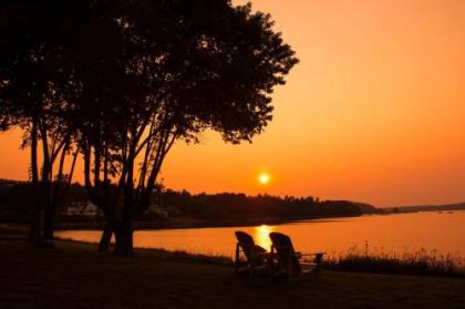 Saltair Inn Waterfront B&B - image 2