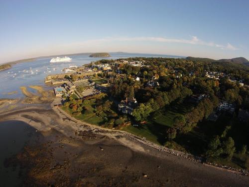 Saltair Inn Waterfront B&B - image 5