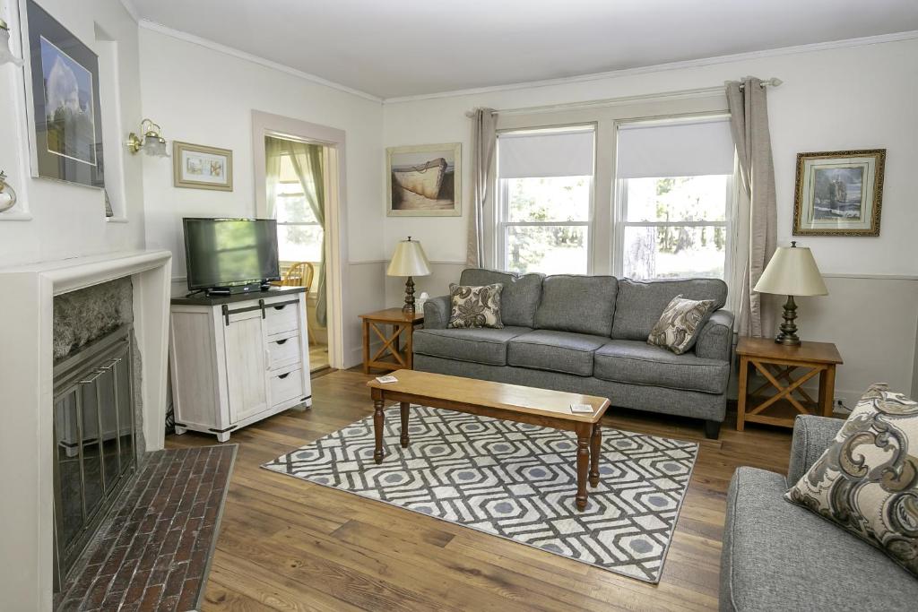 Green Cottage - main image