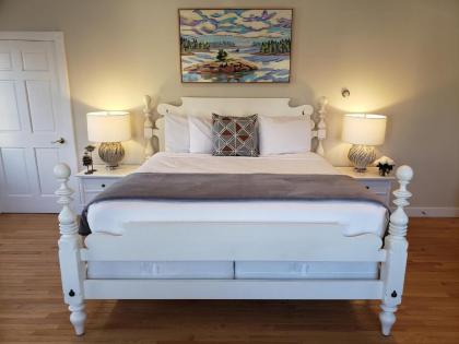 Sand Bar Cottage Inn - image 11