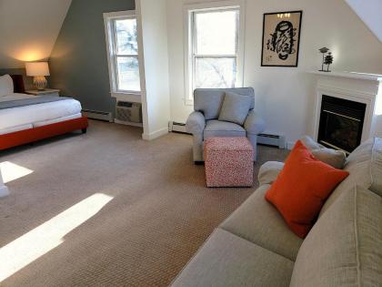 Sand Bar Cottage Inn - image 12