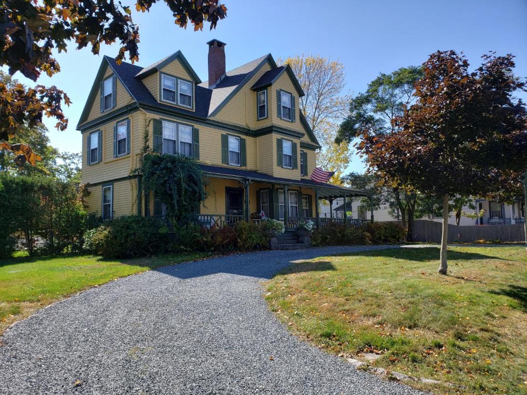 Sand Bar Cottage Inn - image 3