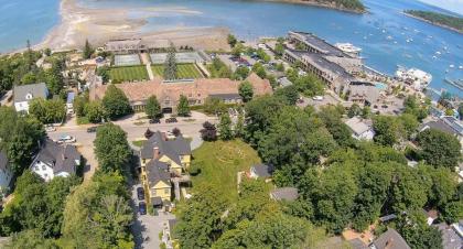 Sand Bar Cottage Inn - image 5