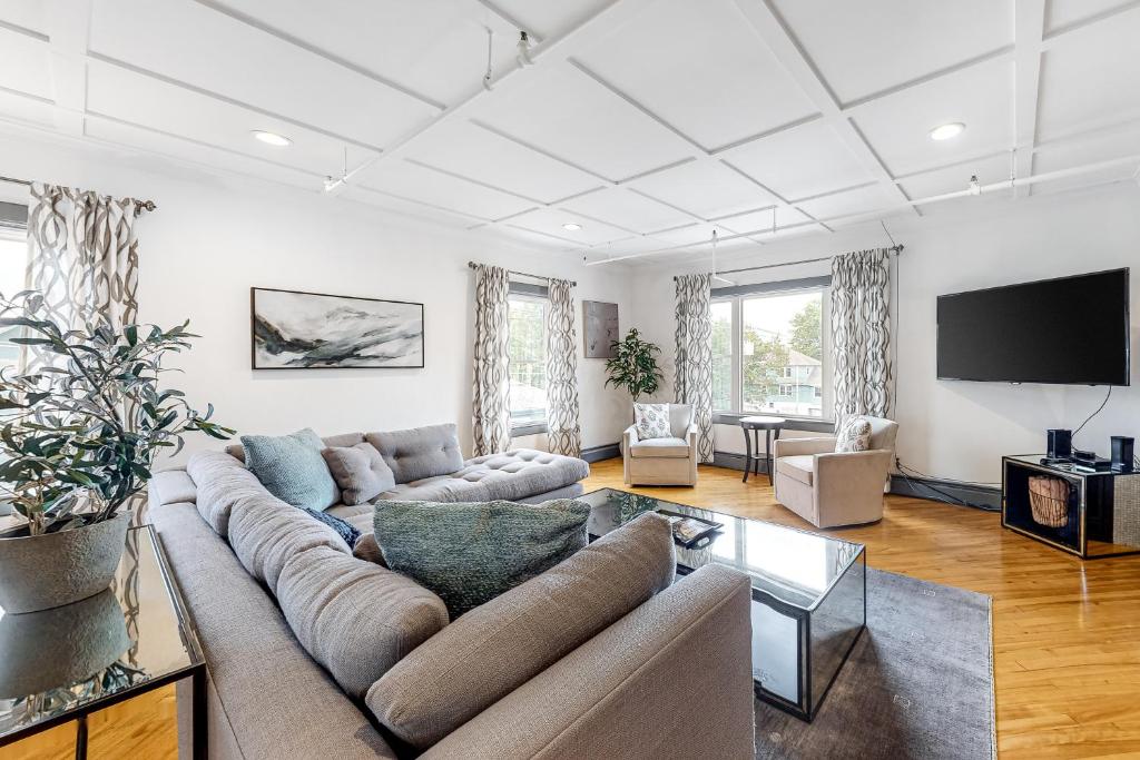Bar Harbor Penthouse - image 4