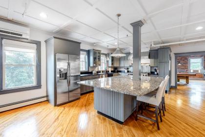 Bar Harbor Penthouse - image 6