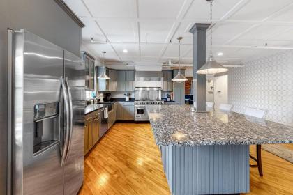 Bar Harbor Penthouse - image 7