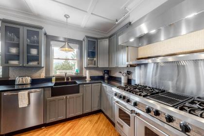 Bar Harbor Penthouse - image 8