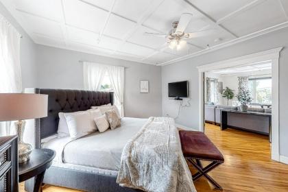 Bar Harbor Penthouse - image 9