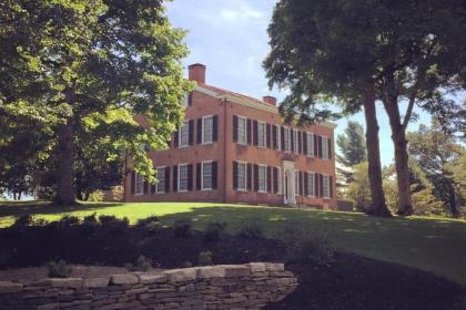 Bourbon Manor Bed & Breakfast Inn - image 7