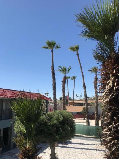 Economy Inn Barstow - image 11