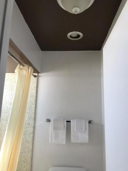 Economy Inn Barstow - image 15