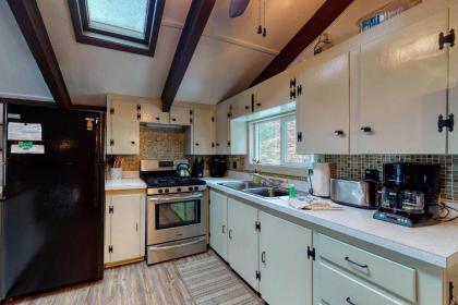 Covered Bridge Chalet - image 6