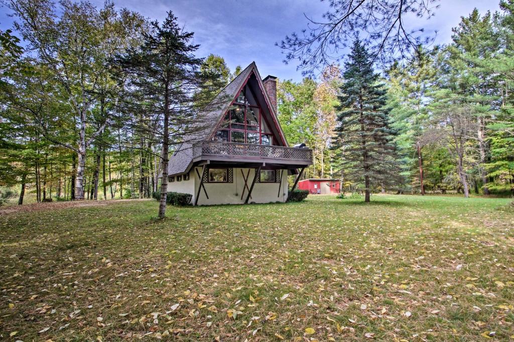 Ski Chalet on Saco with Mtn View 2Mi To Attitash - main image