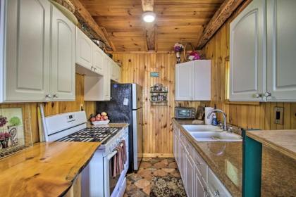 Cabin Retreat about 2 Mi to White Mountain Skiing - image 11