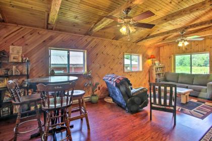 Cabin Retreat about 2 Mi to White Mountain Skiing - image 12