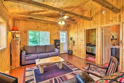 Cabin Retreat about 2 Mi to White Mountain Skiing - image 9
