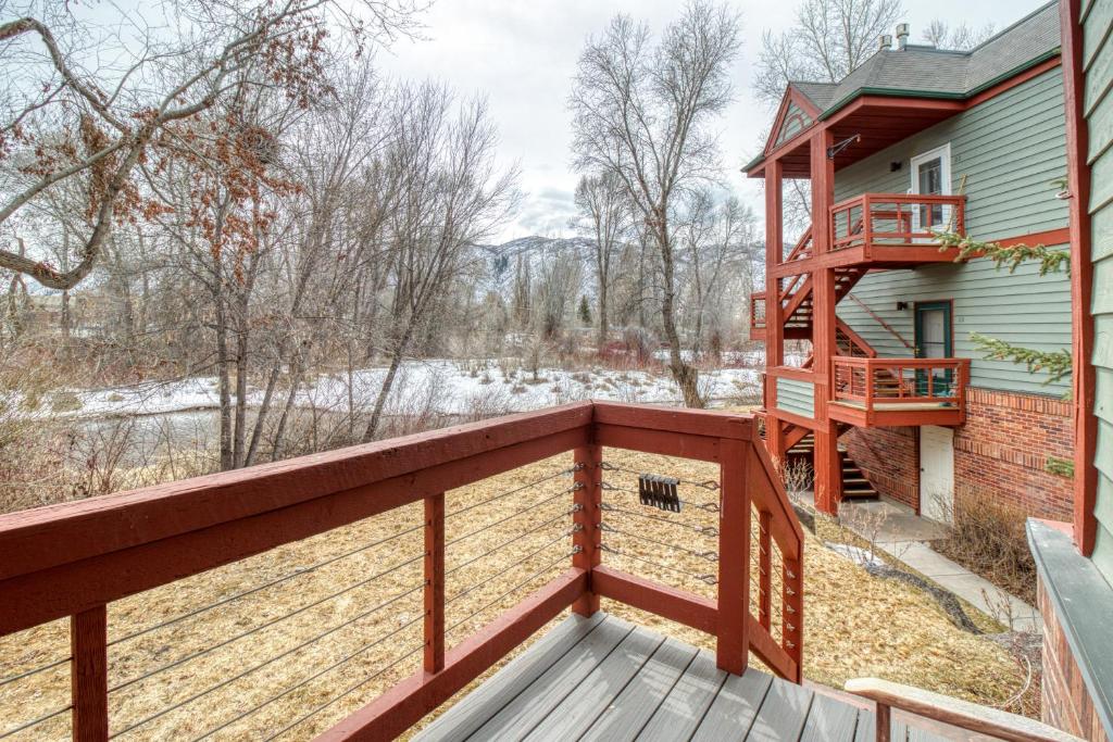 Mountain Retreat - main image