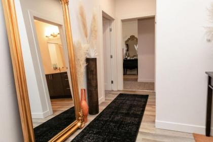 Modern Newly Renovated 2BR in Willits Town Center - image 10