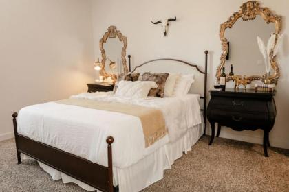 Modern Newly Renovated 2BR in Willits Town Center - image 12