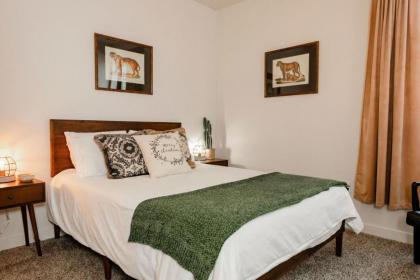 Modern Newly Renovated 2BR in Willits Town Center - image 14