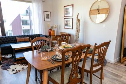 Modern Newly Renovated 2BR in Willits Town Center - image 3