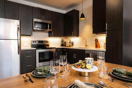 Modern Newly Renovated 2BR in Willits Town Center - image 8