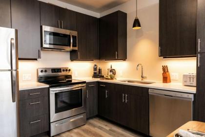 Modern Newly Renovated 2BR in Willits Town Center - image 9