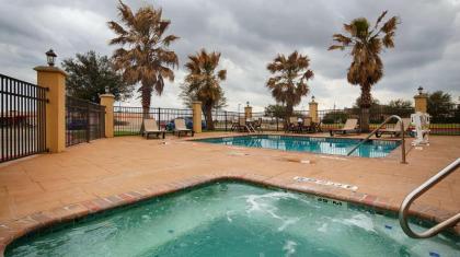 Best Western Bastrop Pines Inn - image 8