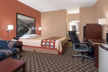 Super 8 by Wyndham Bastrop TX - image 2